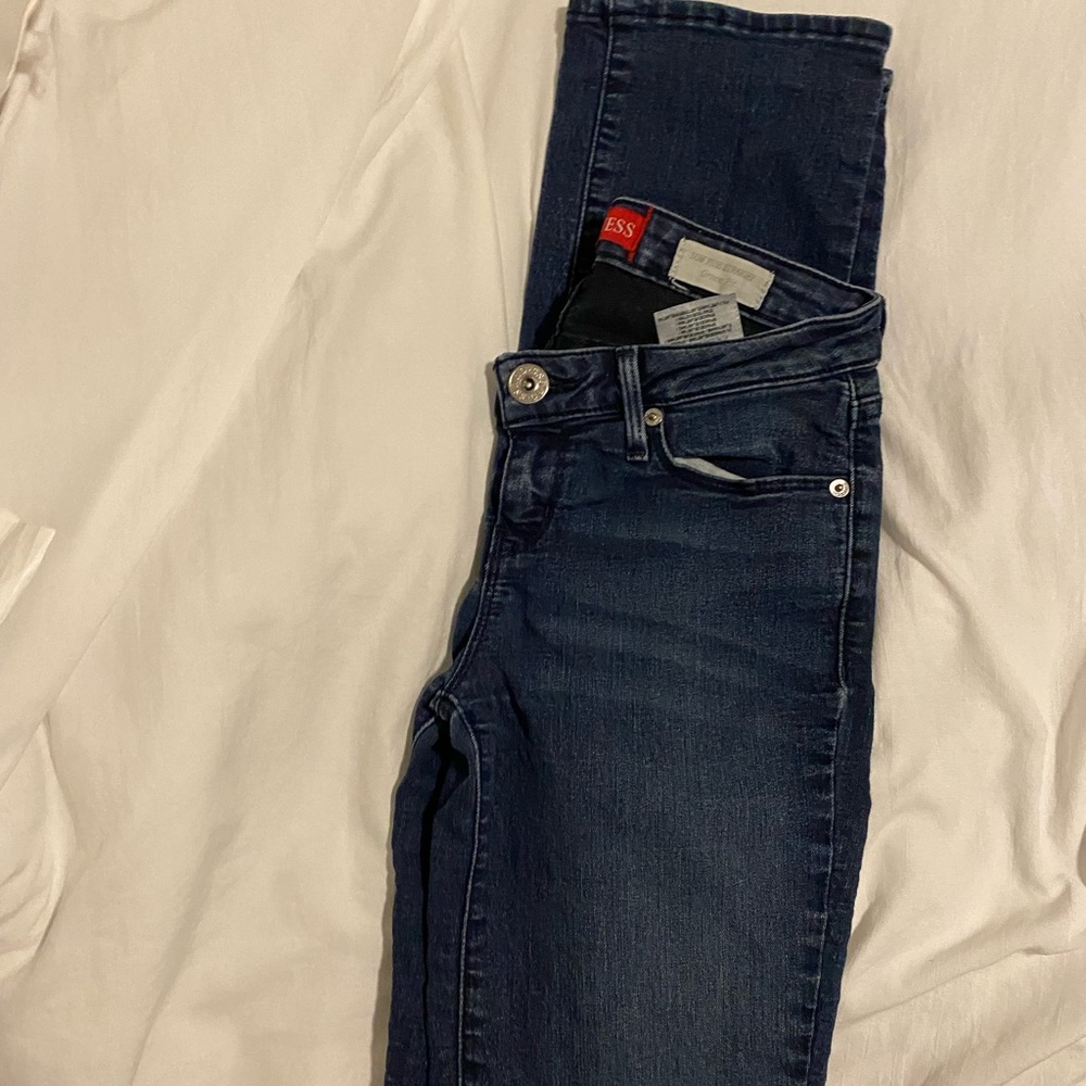 Guess size 26 Low rise straight “grace fit”
